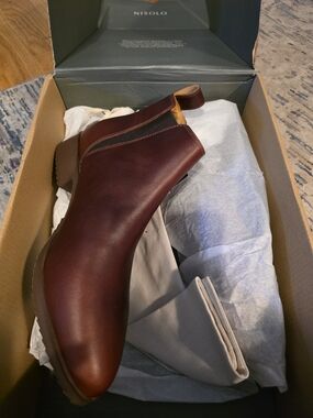 Nisolo Chelsea Boot in Burgundy Leather